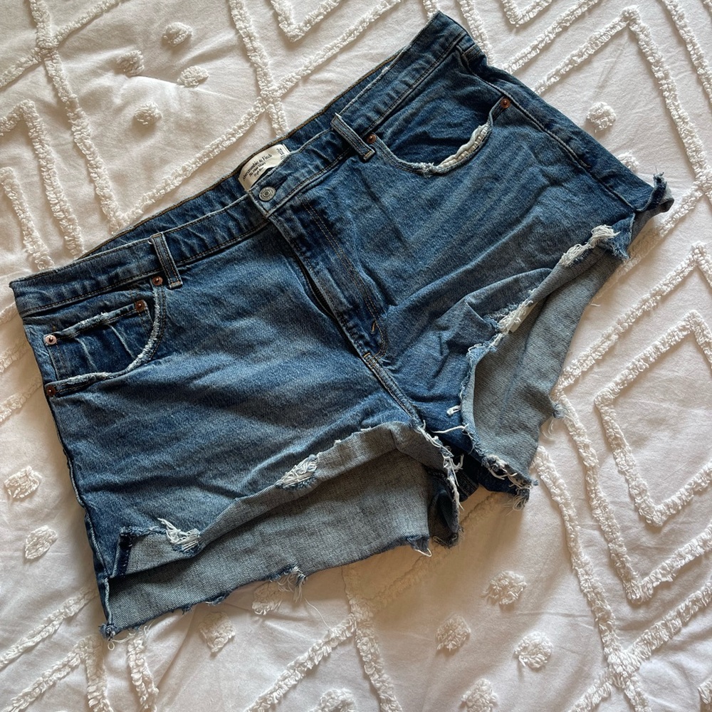 Abercrombie and fitch the mom short high rise
